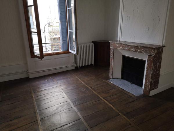 Appartement type T3, 2 chambres, une cave dans immeuble ancien sécurisé, centre ville 19000 Tulle