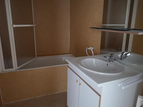 Appartement type T3, 2 chambres, une cave dans immeuble ancien sécurisé, centre ville 19000 Tulle