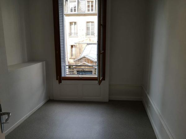 Appartement type T3, 2 chambres, une cave dans immeuble ancien sécurisé, centre ville 19000 Tulle