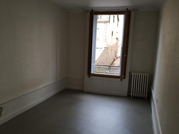 Appartement type T3, 2 chambres, une cave dans immeuble ancien sécurisé, centre ville 19000 Tulle