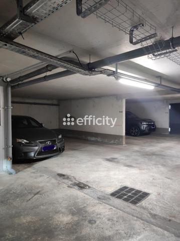 Parking
        
        - 12 m² Exclusivité 22 000 € *