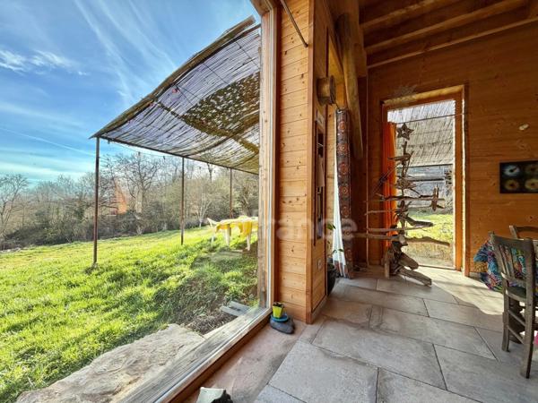 MAISON DE 220 M2, RÉNOVÉE EN 2014, TERRAIN DE 6 HA, 4 CHAMBRES, SALLE DE JEUX, 3 PUITS, ÉTANG, ASSAINISSEMENT AUX NORMES À VENIR, POMPE À CHALEUR DE 2016 AVEC CHAUFFAGE AU SOL, FIBRE OPTIQUE