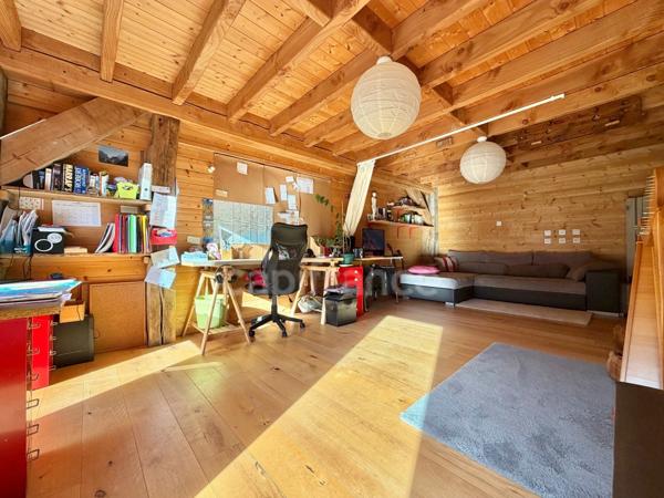 MAISON DE 220 M2, RÉNOVÉE EN 2014, TERRAIN DE 6 HA, 4 CHAMBRES, SALLE DE JEUX, 3 PUITS, ÉTANG, ASSAINISSEMENT AUX NORMES À VENIR, POMPE À CHALEUR DE 2016 AVEC CHAUFFAGE AU SOL, FIBRE OPTIQUE