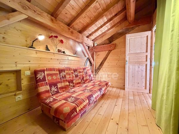 MAISON DE 220 M2, RÉNOVÉE EN 2014, TERRAIN DE 6 HA, 4 CHAMBRES, SALLE DE JEUX, 3 PUITS, ÉTANG, ASSAINISSEMENT AUX NORMES À VENIR, POMPE À CHALEUR DE 2016 AVEC CHAUFFAGE AU SOL, FIBRE OPTIQUE