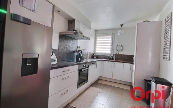 Maison à vendre    5 pièces • 101 m2 Voisins-le-Bretonneux