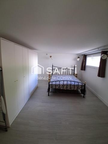 Pavillon divisé en quatre logements