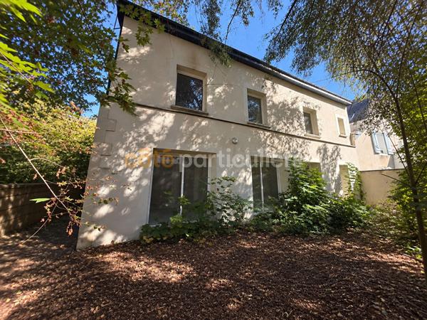 Vente
                Maison93 m² - 3 Pièces -
                    AMBOISE (37400)
