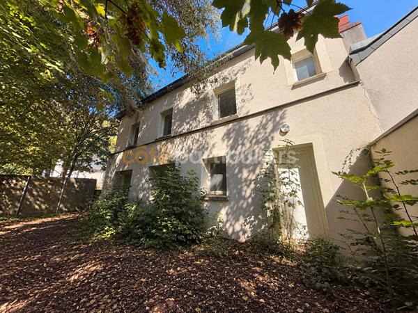 Vente
                Maison93 m² - 3 Pièces -
                    AMBOISE (37400)