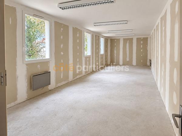 Vente
                Maison93 m² - 3 Pièces -
                    AMBOISE (37400)