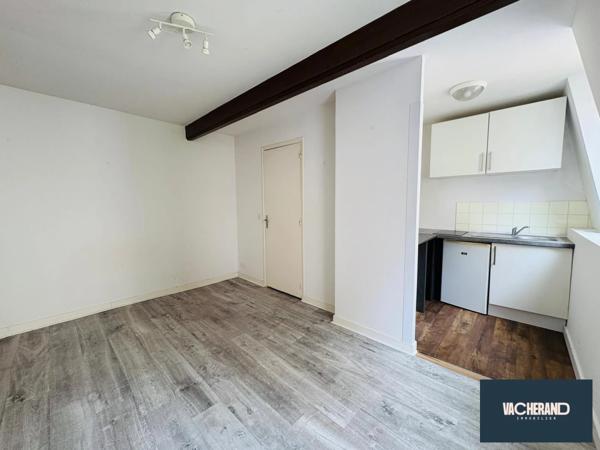 Studio indépendant à proximité immédiate du Metro Montebell