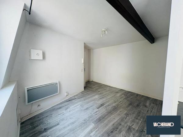 Studio indépendant à proximité immédiate du Metro Montebell