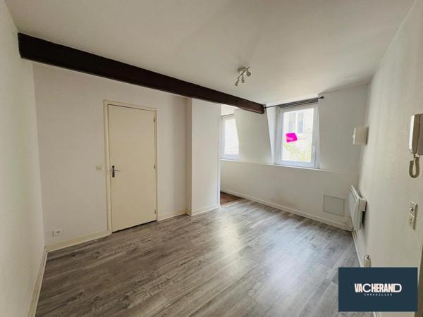 Studio indépendant à proximité immédiate du Metro Montebell