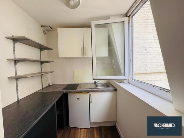 Studio indépendant à proximité immédiate du Metro Montebell