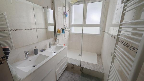 Appartement 79 m² , trois chambres, refait à neuf