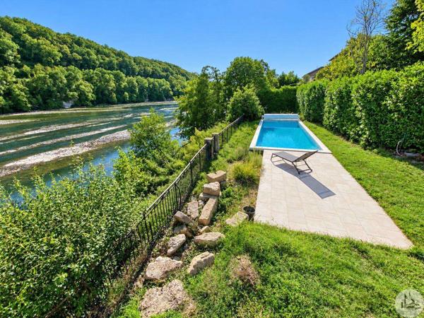Au bord de la Dordogne, propriété de caractère