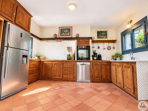 Au bord de la Dordogne, propriété de caractère