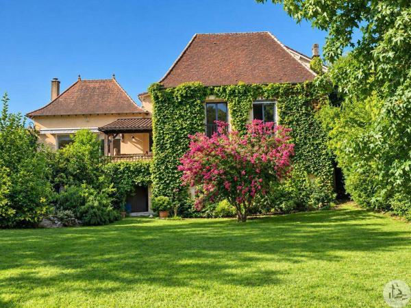 Au bord de la Dordogne, propriété de caractère
