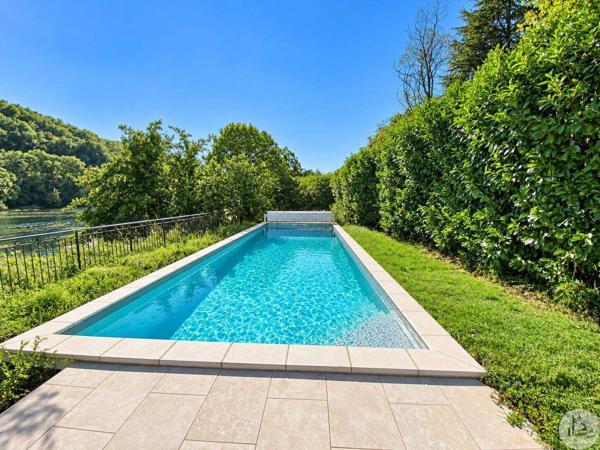 Au bord de la Dordogne, propriété de caractère