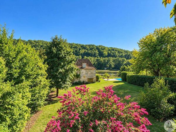 Au bord de la Dordogne, propriété de caractère