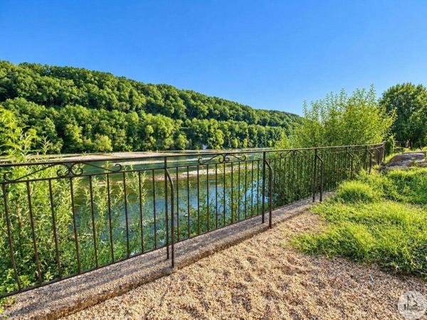 Au bord de la Dordogne, propriété de caractère