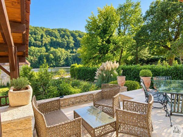 Au bord de la Dordogne, propriété de caractère