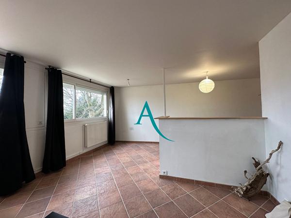 Votre agence l'Adresse vous présente ce lumineux studio meublé situé dans le quartier des Ormeaux à quelques pas de l'Université du Havre