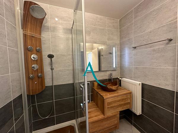 Votre agence l'Adresse vous présente ce lumineux studio meublé situé dans le quartier des Ormeaux à quelques pas de l'Université du Havre