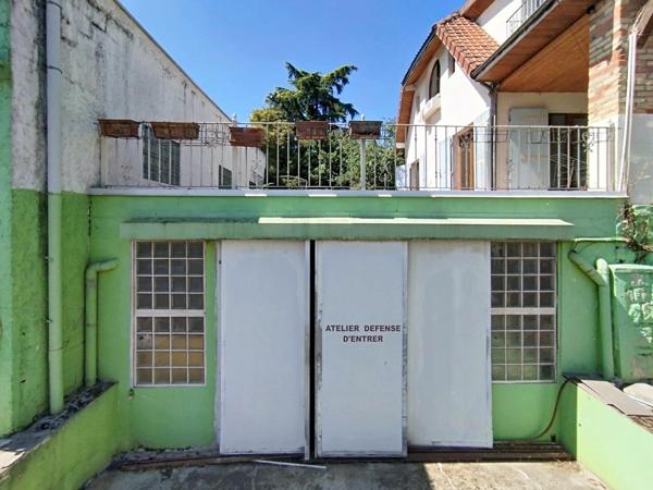 Maison de 7 pièces avec bâtiments commerciaux