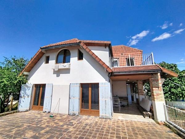 Maison de 7 pièces avec bâtiments commerciaux