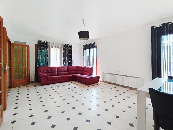 Maison de 7 pièces avec bâtiments commerciaux