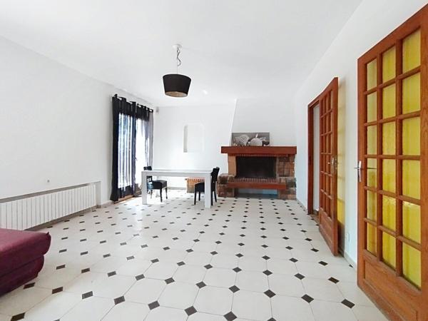 Maison de 7 pièces avec bâtiments commerciaux