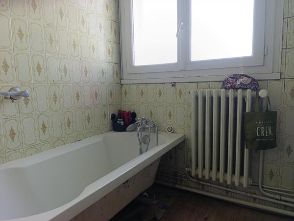 Maison sur sous sol à rénover avec jardin, garage – Issoudun