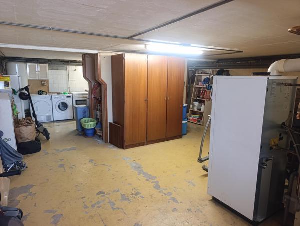 Maison sur sous sol à rénover avec jardin, garage – Issoudun