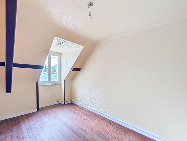 MAISON A VENDRE LANGUEUX LES GREVES - Ensemble immobilier à rénover avec extérieur proche des arrêts de bus aux grèves de Langueux