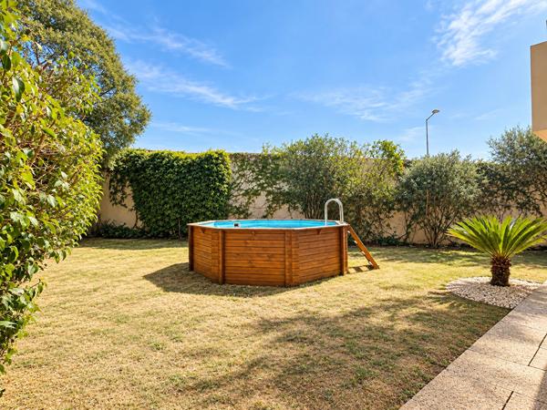 MARSEILLE 12e -T3 MEUBLÉ EN REZ-DE-JARDIN - JARDIN D'ENV. 300 M² - BOX