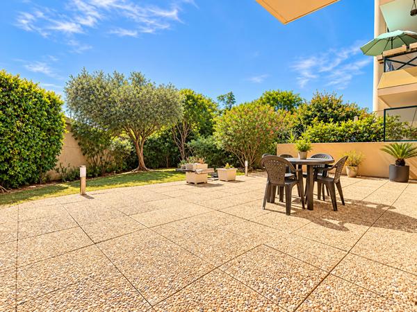 MARSEILLE 12e -T3 MEUBLÉ EN REZ-DE-JARDIN - JARDIN D'ENV. 300 M² - BOX