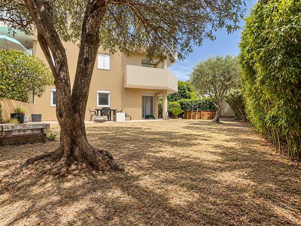 MARSEILLE 12e -T3 MEUBLÉ EN REZ-DE-JARDIN - JARDIN D'ENV. 300 M² - BOX