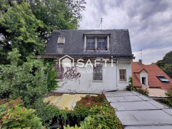 Belle opportunité, grand terrain, rue recherchée, maison à rénover.