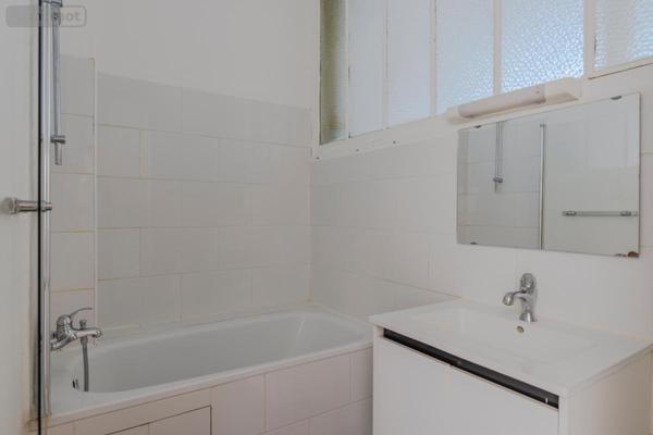 Appartement à vendre à Paris 18e arrondissement à Paris (75018), ref : 75022-913