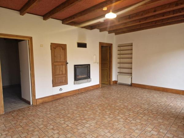 Belle maison rénovée en bordure de Sioule. Grange