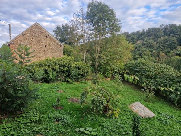 Belle maison rénovée en bordure de Sioule. Grange