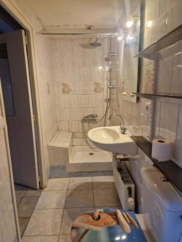 Belle maison rénovée en bordure de Sioule. Grange