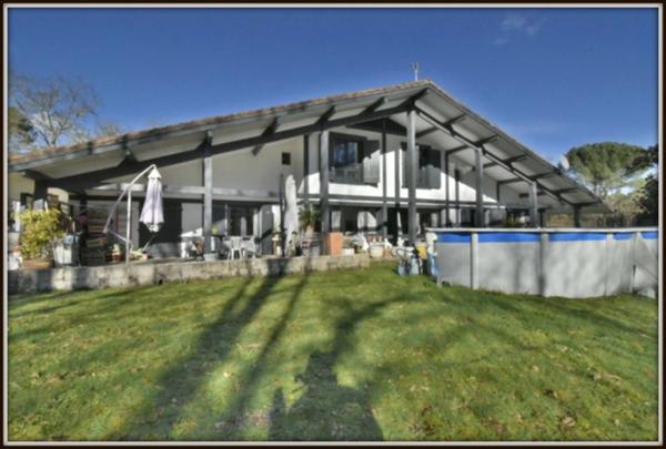 PROCHE DAX ( Mi-Chemin entre Dax & Mont de Marsan ) - MAGNIFIQUE VILLA LANDAISE de 266 m2 - 7 CHAMBRES