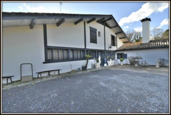 PROCHE DAX ( Mi-Chemin entre Dax & Mont de Marsan ) - MAGNIFIQUE VILLA LANDAISE de 266 m2 - 7 CHAMBRES