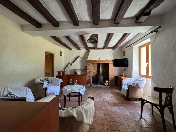 Charmante maison de campagne avec terrain arborée et fruitier de 3 500 m² – proche du Lude