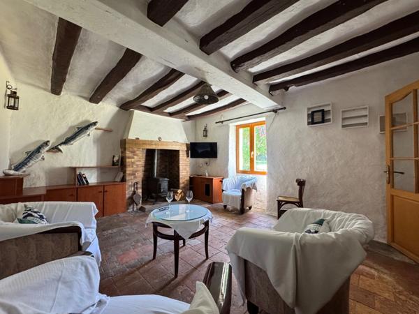 Charmante maison de campagne avec terrain arborée et fruitier de 3 500 m² – proche du Lude