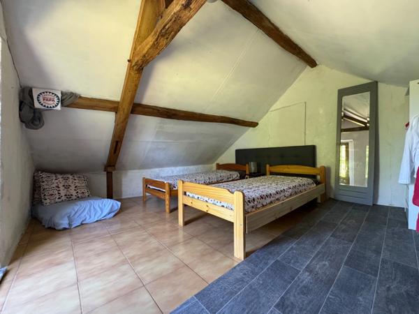 Charmante maison de campagne avec terrain arborée et fruitier de 3 500 m² – proche du Lude