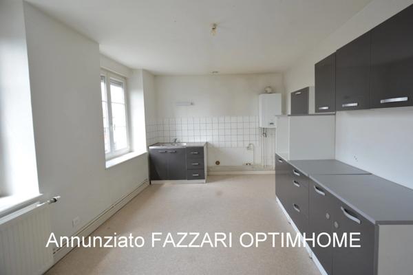 🏛 À VENDRE EN EXCLUSIVITÉ, proche Belgique et Luxembourg, un Immeuble de trois appartements situés à STENAY (55), 255 M² habitables, Idéal investisseur ou résidence principale avec revenus locatifs !