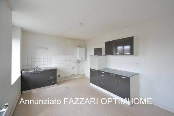 🏛 À VENDRE EN EXCLUSIVITÉ, proche Belgique et Luxembourg, un Immeuble de trois appartements situés à STENAY (55), 255 M² habitables, Idéal investisseur ou résidence principale avec revenus locatifs !