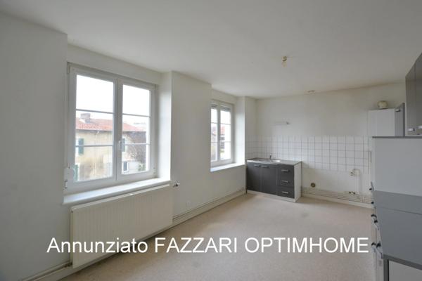 🏛 À VENDRE EN EXCLUSIVITÉ, proche Belgique et Luxembourg, un Immeuble de trois appartements situés à STENAY (55), 255 M² habitables, Idéal investisseur ou résidence principale avec revenus locatifs !